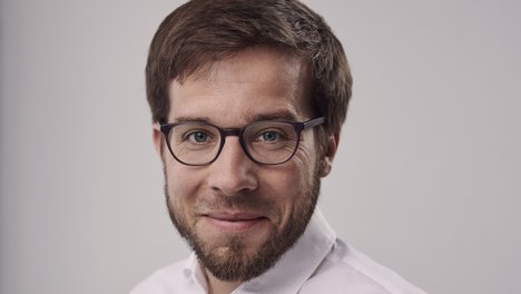 pressefoto-victor-perli.jpg
