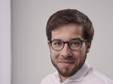 pressefoto-victor-perli.jpg