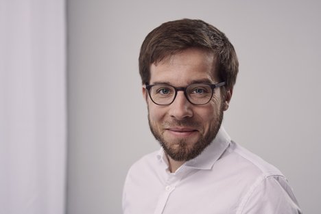 pressefoto-victor-perli.jpg
